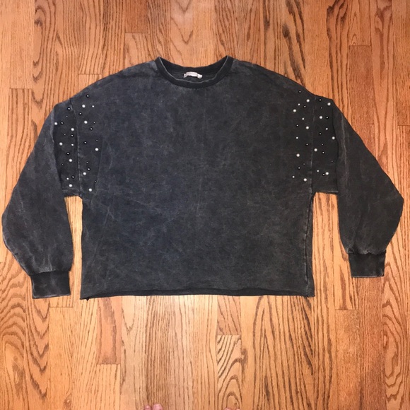 Zara Tops - Womens Zara Sweatshirt